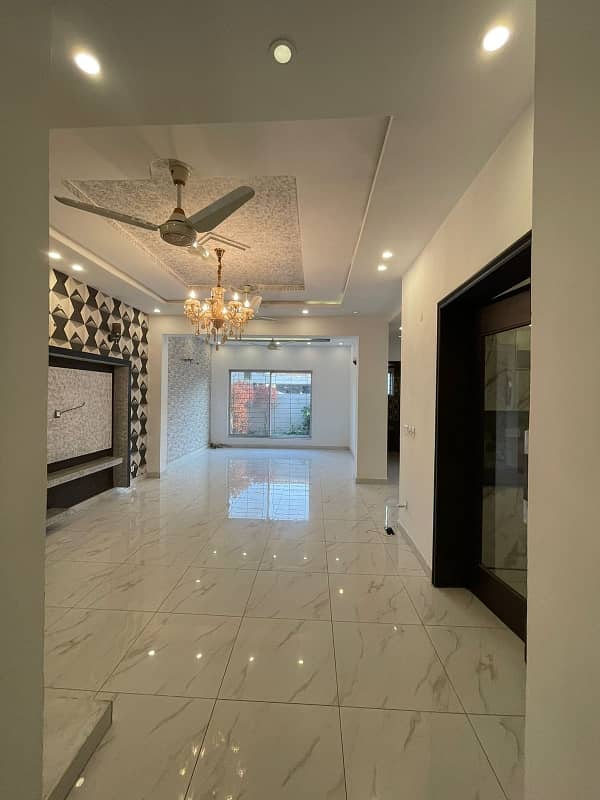 10 Marla Beautiful House Available For Rent In DHA Good Option Beautiful Location 18