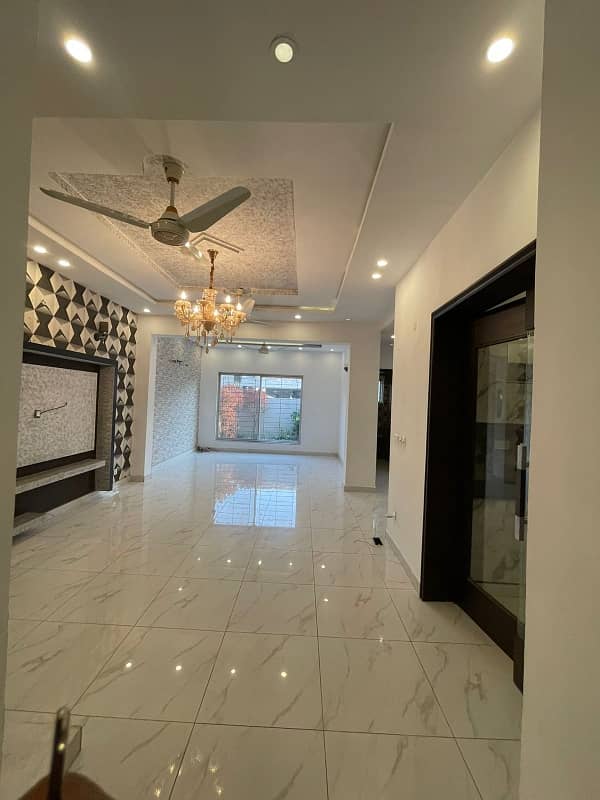 10 Marla Beautiful House Available For Rent In DHA Good Option Beautiful Location 19