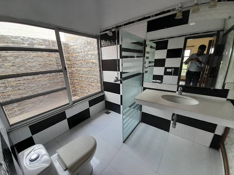 1 Kanal Upper Portion Available For Rent In DHA 14