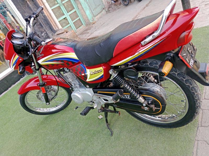 Honda Deluxe 125 1