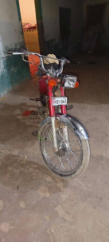 I'm selling my Yamaha bicke with complet fill cplc rate m gonjaish he 1