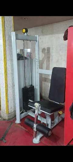 Leg extension machine