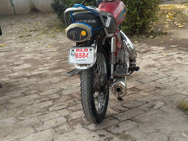 Honda CG 125 motorcycle model 2006 in original parts 1