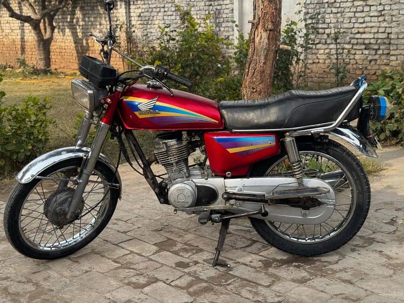 Honda CG 125 motorcycle model 2006 in original parts 2