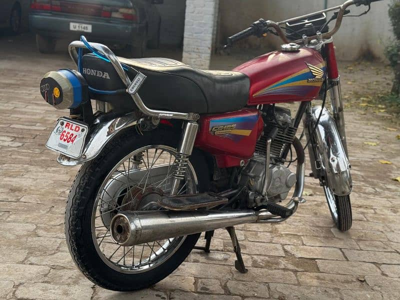 Honda CG 125 motorcycle model 2006 in original parts 3