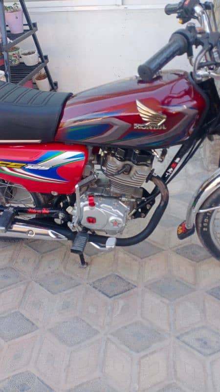 Honda125.22model ha achi condition ma 10/10 Islamabad number ha 1