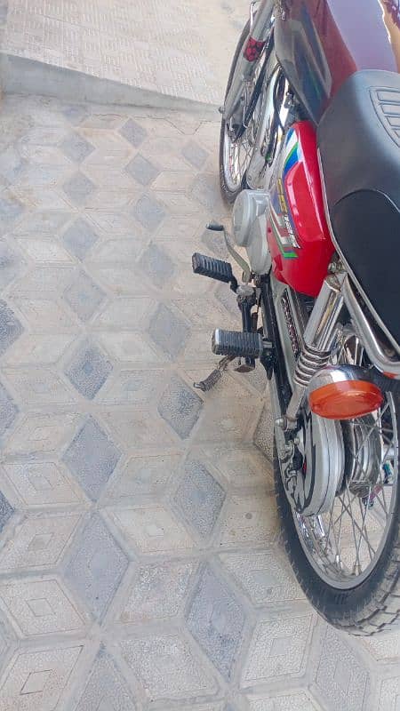 Honda125.22model ha achi condition ma 10/10 Islamabad number ha 6