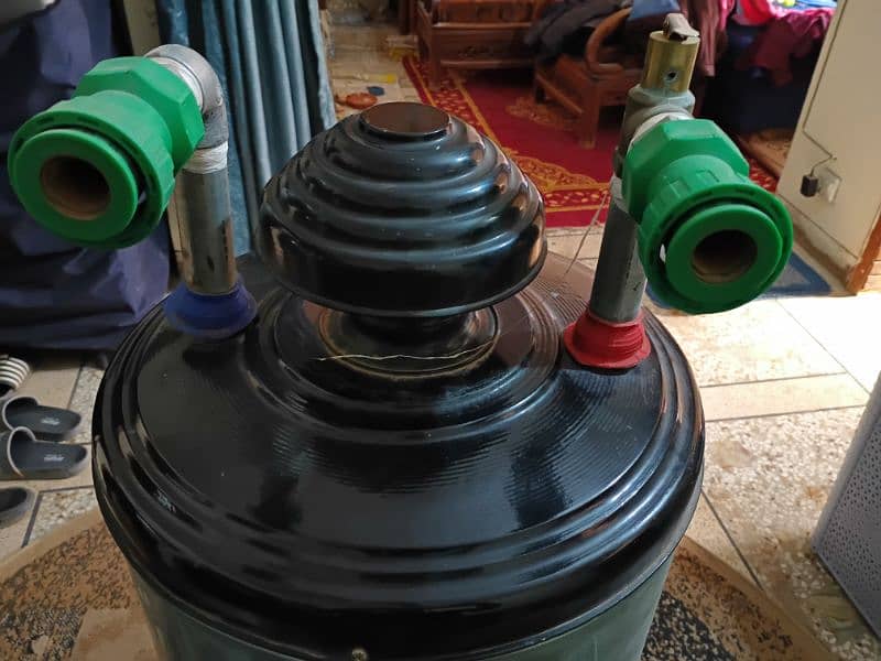 UNUSED NEW GEYSER FOR SALE URGENT 2