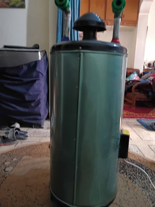 UNUSED NEW GEYSER FOR SALE URGENT 3