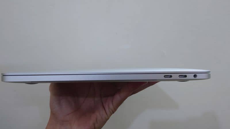 MacBook Pro i5 8th gen 2019 2