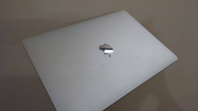 MacBook Pro i5 8th gen 2019 3