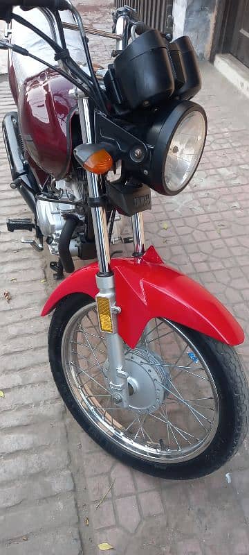 YAMAHA YB125Z IN GOOD CONDITION 7