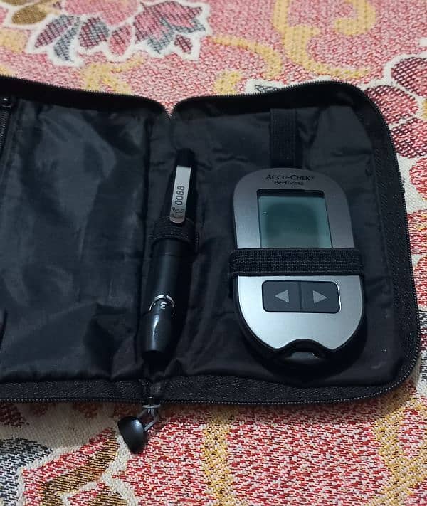 ACCU CHEK PERFORMA Glucometer 2