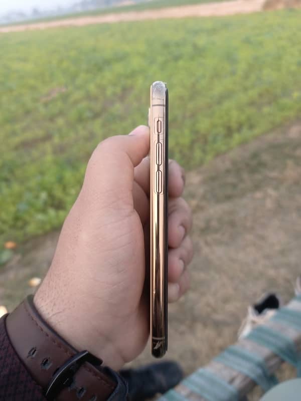 iPhone 11 Pro 512GB Gold PTA Approved 4