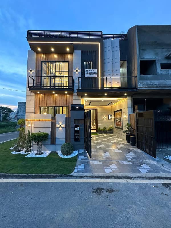 5Mrla Corner House For Sale in Canal Indigo 0