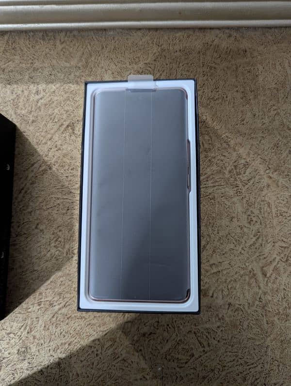 VIVO V40E 3