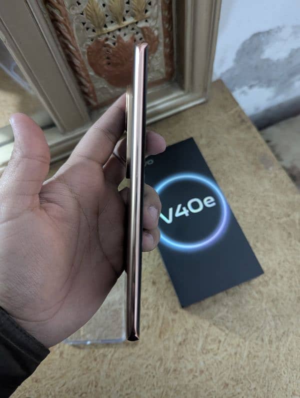 VIVO V40E 5