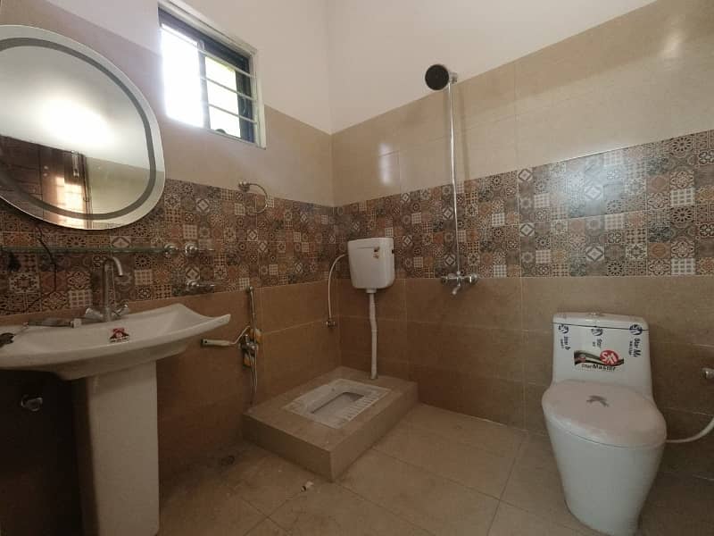 Corner 7 Marla House In Afshan Colony Of Afshan Colony Is Available For sale 7