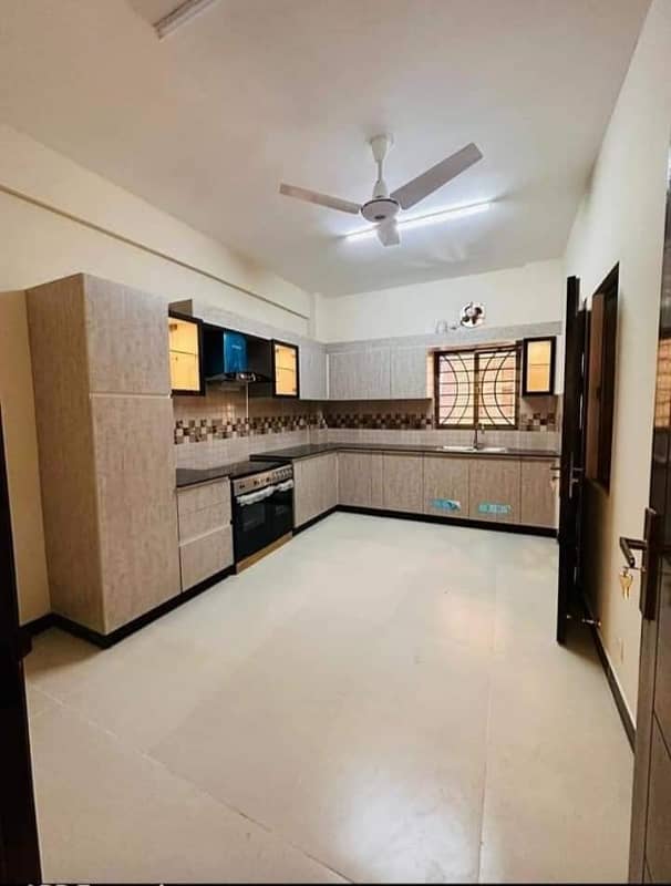 3300 Square Feet Flat In Stunning Askari 5 - Sector J Is Available For sale 6