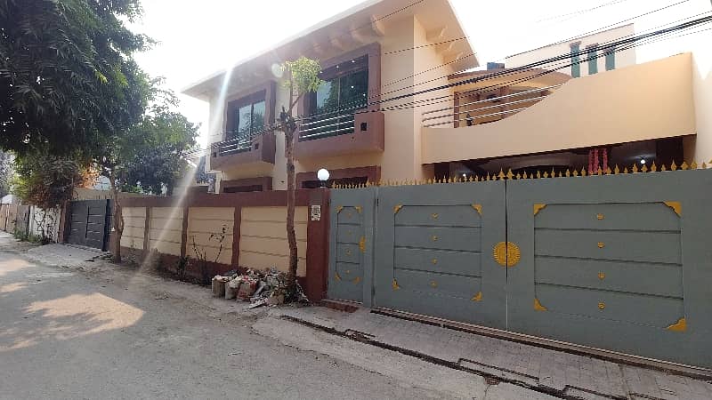 Aesthetic Prime Location House Of 10 Marla For Sale Is Available 5