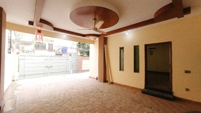 Aesthetic Prime Location House Of 10 Marla For Sale Is Available 7