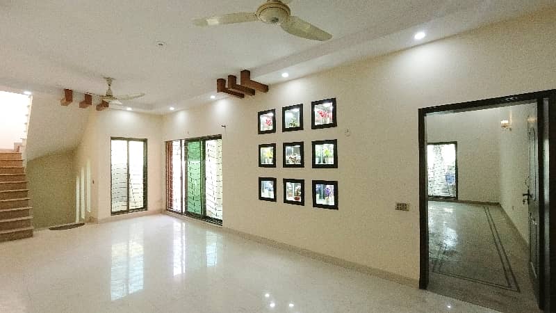 Aesthetic Prime Location House Of 10 Marla For Sale Is Available 20