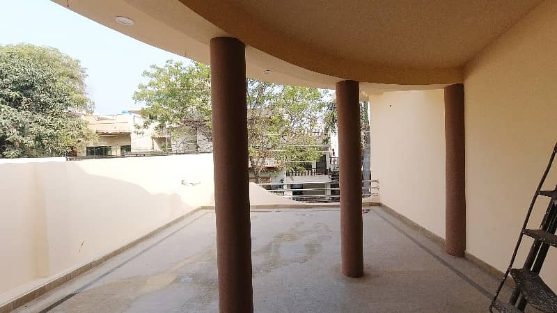 Aesthetic Prime Location House Of 10 Marla For Sale Is Available 32