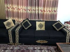 3 seater complete set. It is made of wood Cushions are also with sofa