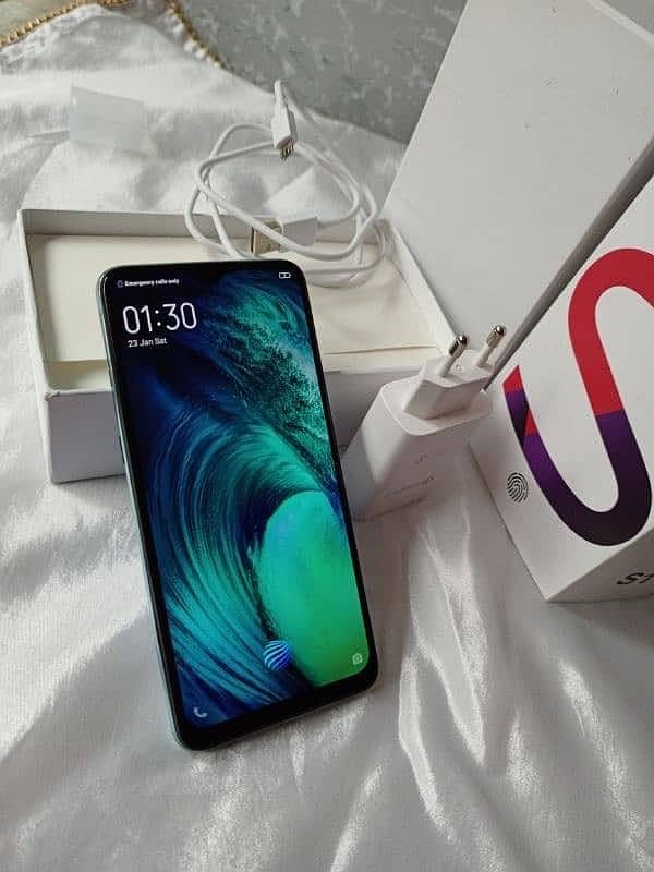 vivo s1 8 256 gb chager with orignal cable 4