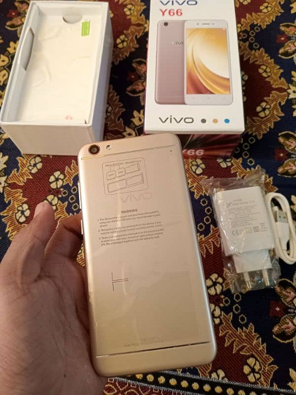 smart phone vivo y66, 6/128 gb , complte Box charger 2