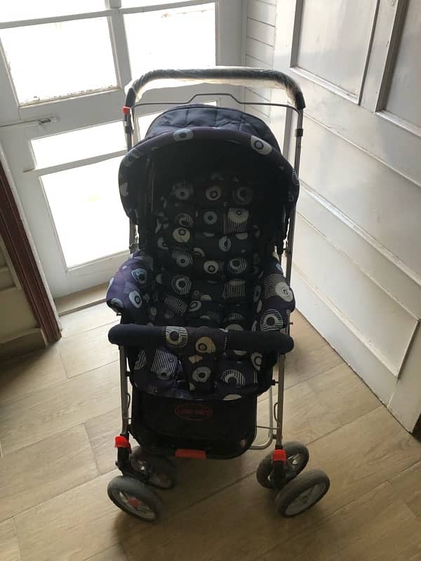 Stroller, Bath tub, Car seat and baby cot for sale 0