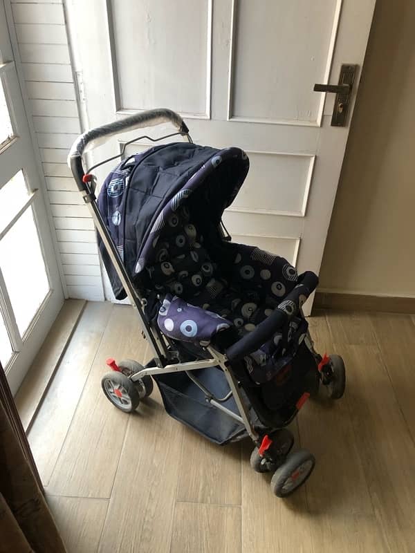 Stroller, Bath tub, Car seat and baby cot for sale 1