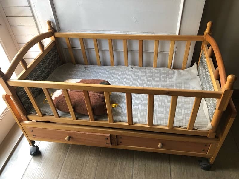 Stroller, Bath tub, Car seat and baby cot for sale 7