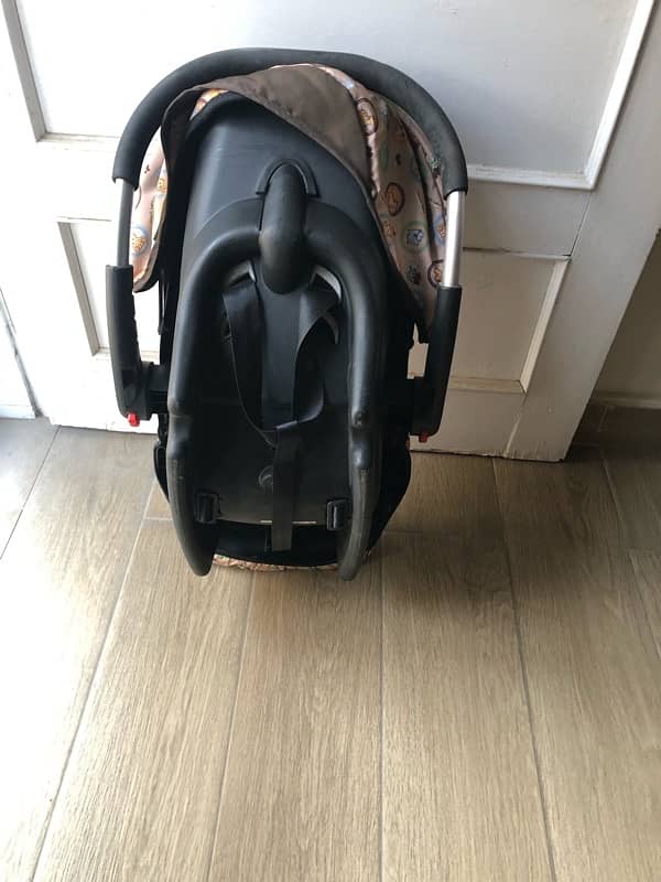 Stroller, Bath tub, Car seat and baby cot for sale 12