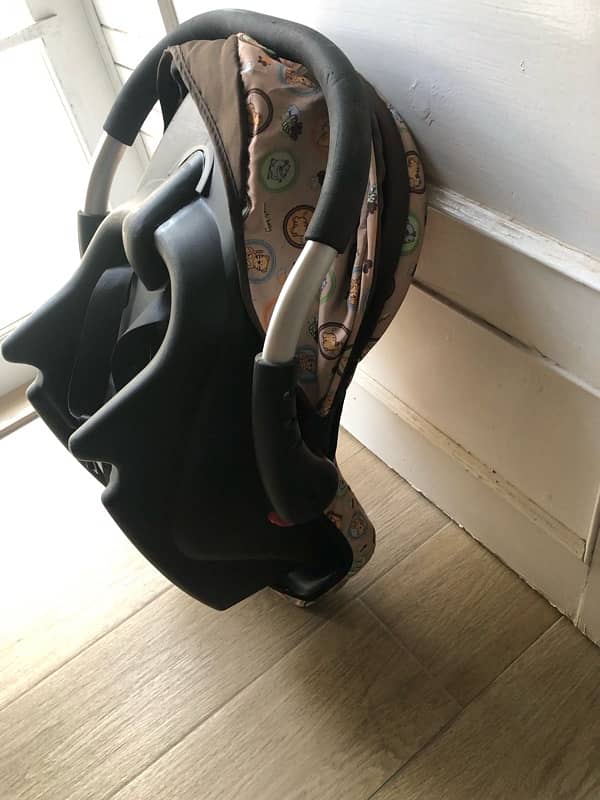 Stroller, Bath tub, Car seat and baby cot for sale 13