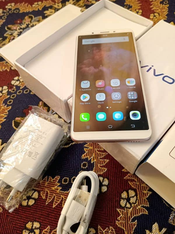 mobile Vivo y71, complte Box charger, like new 3