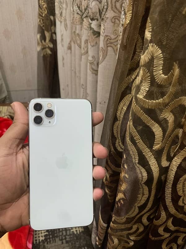 IPhone 11 pro max Non PTA 1