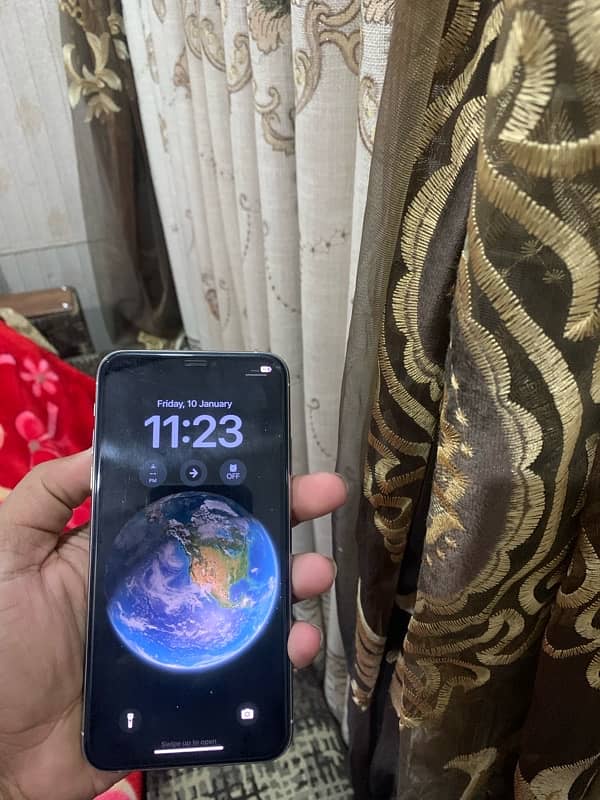 IPhone 11 pro max Non PTA 3