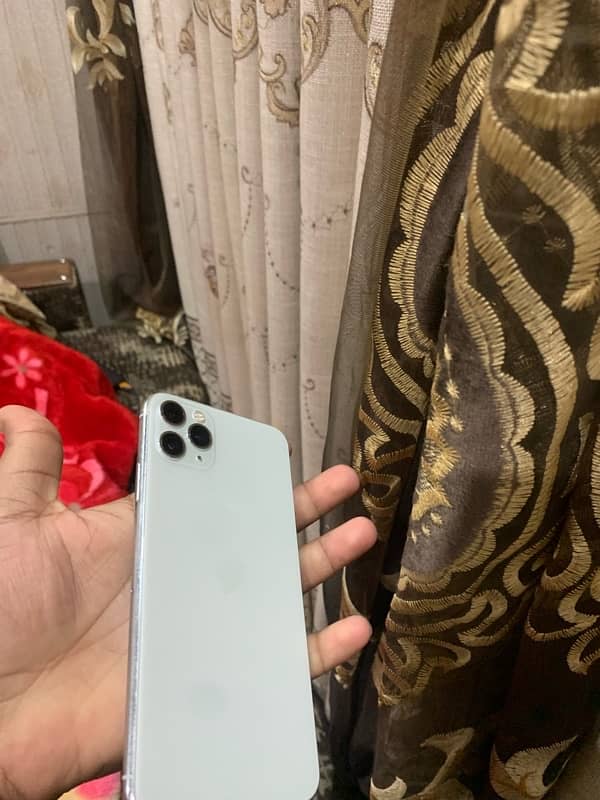 IPhone 11 pro max Non PTA 6