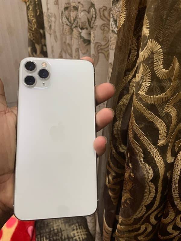 IPhone 11 pro max Non PTA 7