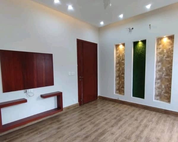 Ideally Located House Of 10 Marla Is Available For sale In Lahore 2