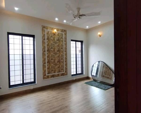 Ideally Located House Of 10 Marla Is Available For sale In Lahore 7