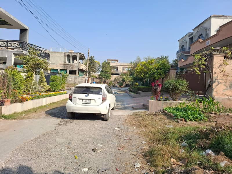 Corner 5 Kanal Farmhouse For Sale Near Bahria Enclave In Society 14