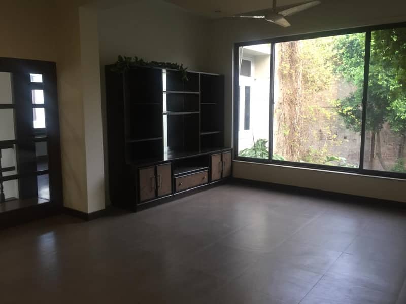 2 KANAL FULL HOUSE IS AVAILABLE FOR RENT IN DHA PHASE 3 NEAR MCDONALD,S Y BLOCK 17