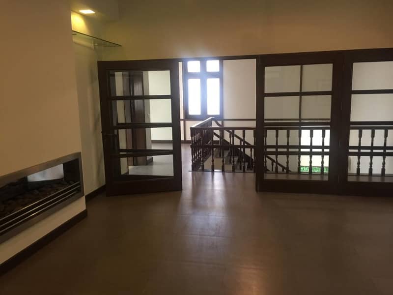 2 KANAL FULL HOUSE IS AVAILABLE FOR RENT IN DHA PHASE 3 NEAR MCDONALD,S Y BLOCK 18