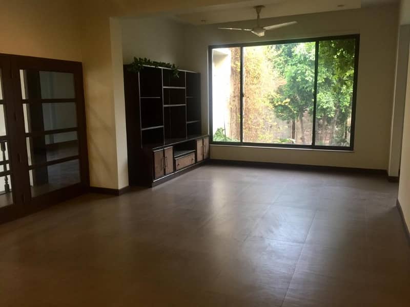 2 KANAL FULL HOUSE IS AVAILABLE FOR RENT IN DHA PHASE 3 NEAR MCDONALD,S Y BLOCK 20