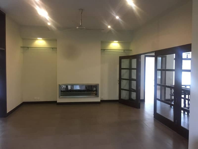 2 KANAL FULL HOUSE IS AVAILABLE FOR RENT IN DHA PHASE 3 NEAR MCDONALD,S Y BLOCK 21