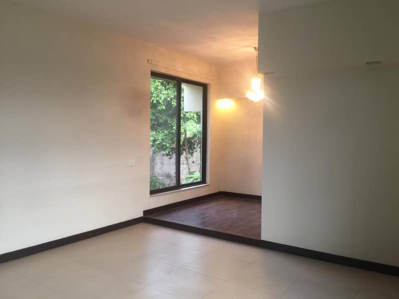 2 KANAL FULL HOUSE IS AVAILABLE FOR RENT IN DHA PHASE 3 NEAR MCDONALD,S Y BLOCK 22