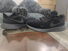 nike revolution running shoes 10/10 condition size 42