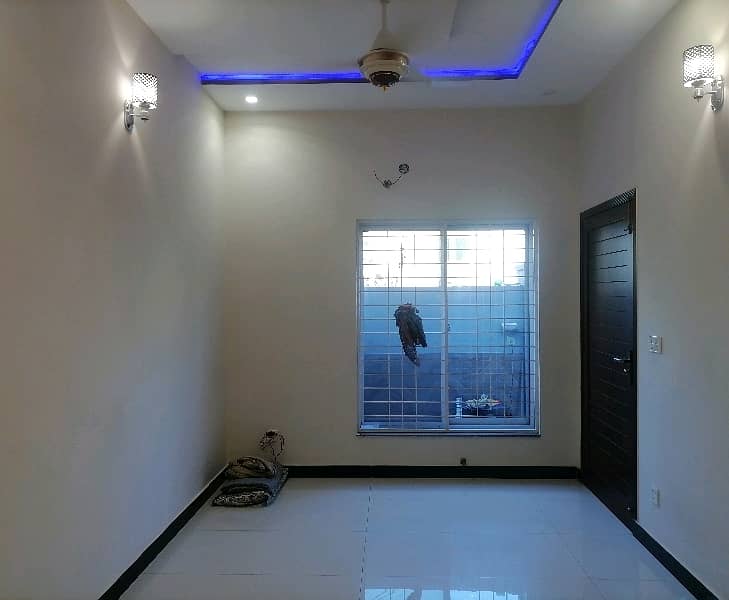 Perfect 5 Marla House In Johar Town Phase 2 - Block R For sale 2